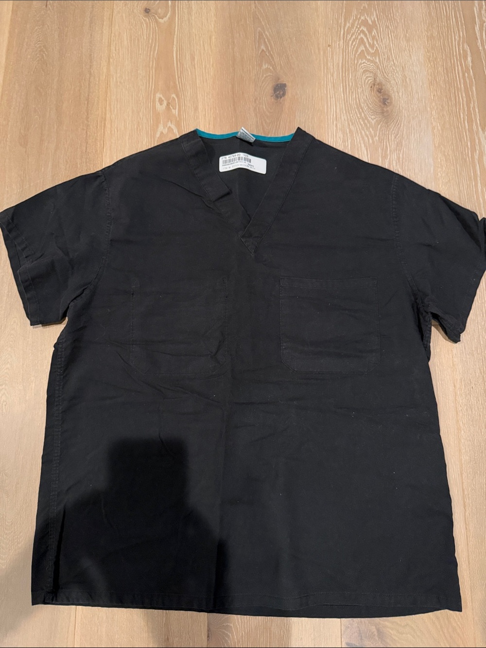 Men's Black V-Neck Medical Scrub Top MEDIUM with Chest Pockets